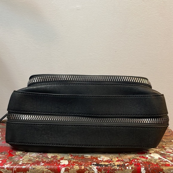 Aldo Faux Black Leather Crossbody Zipper Purse Bag - Picture 9 of 16